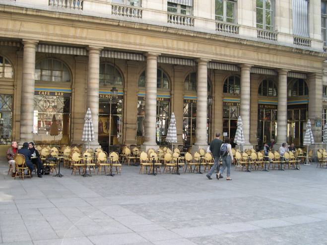  Café le Nemours, place Colette